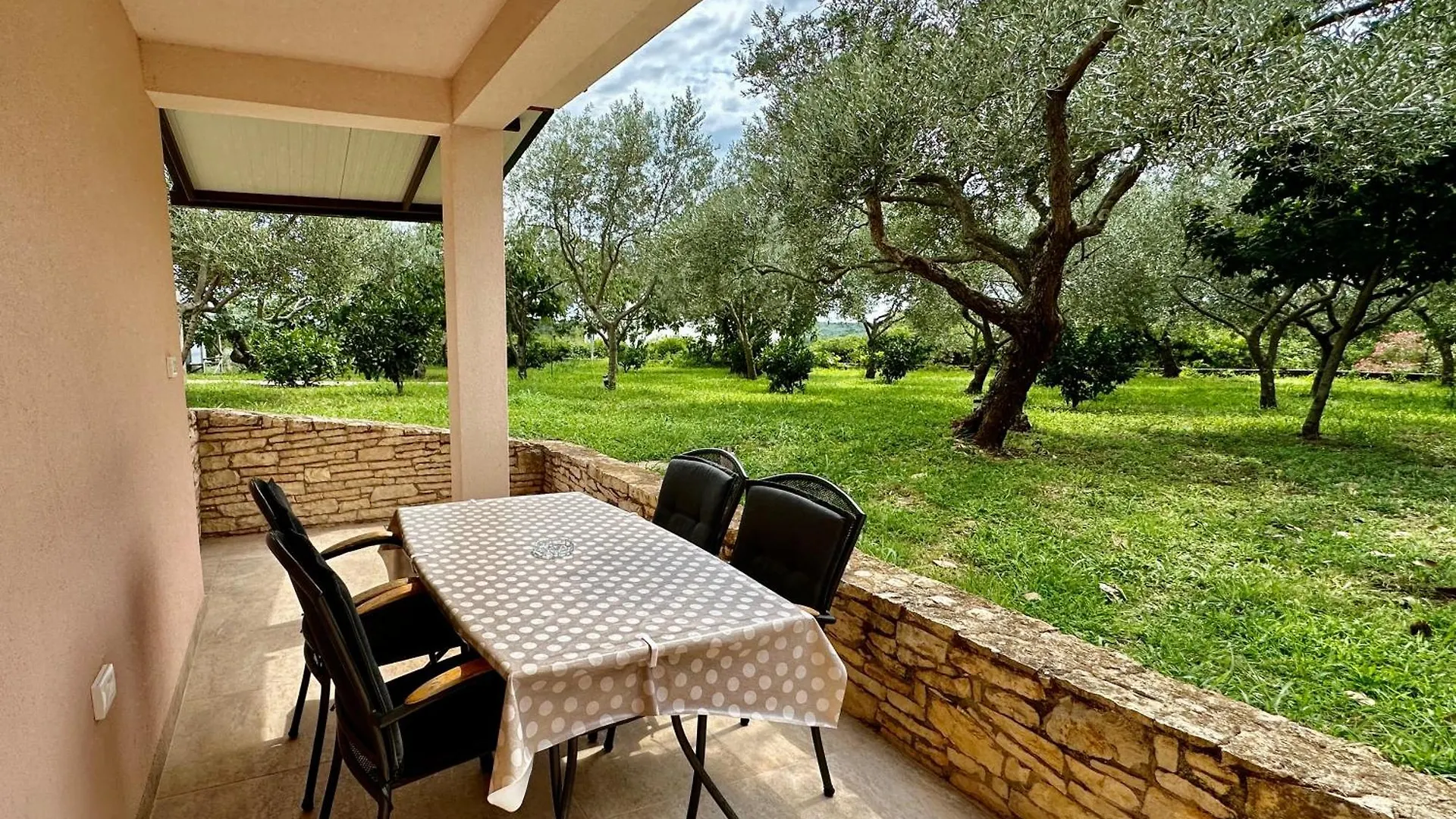 Apartments Marijan & Marija Bale 0*,